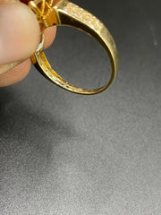18Kt gold ring with diamonds