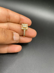 18Kt gold and diamond ring