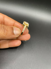 18Kt gold and diamond ring
