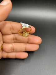 18KT flower shape gold ring with diamonds