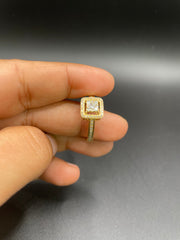 18kt gold ring with diamonds