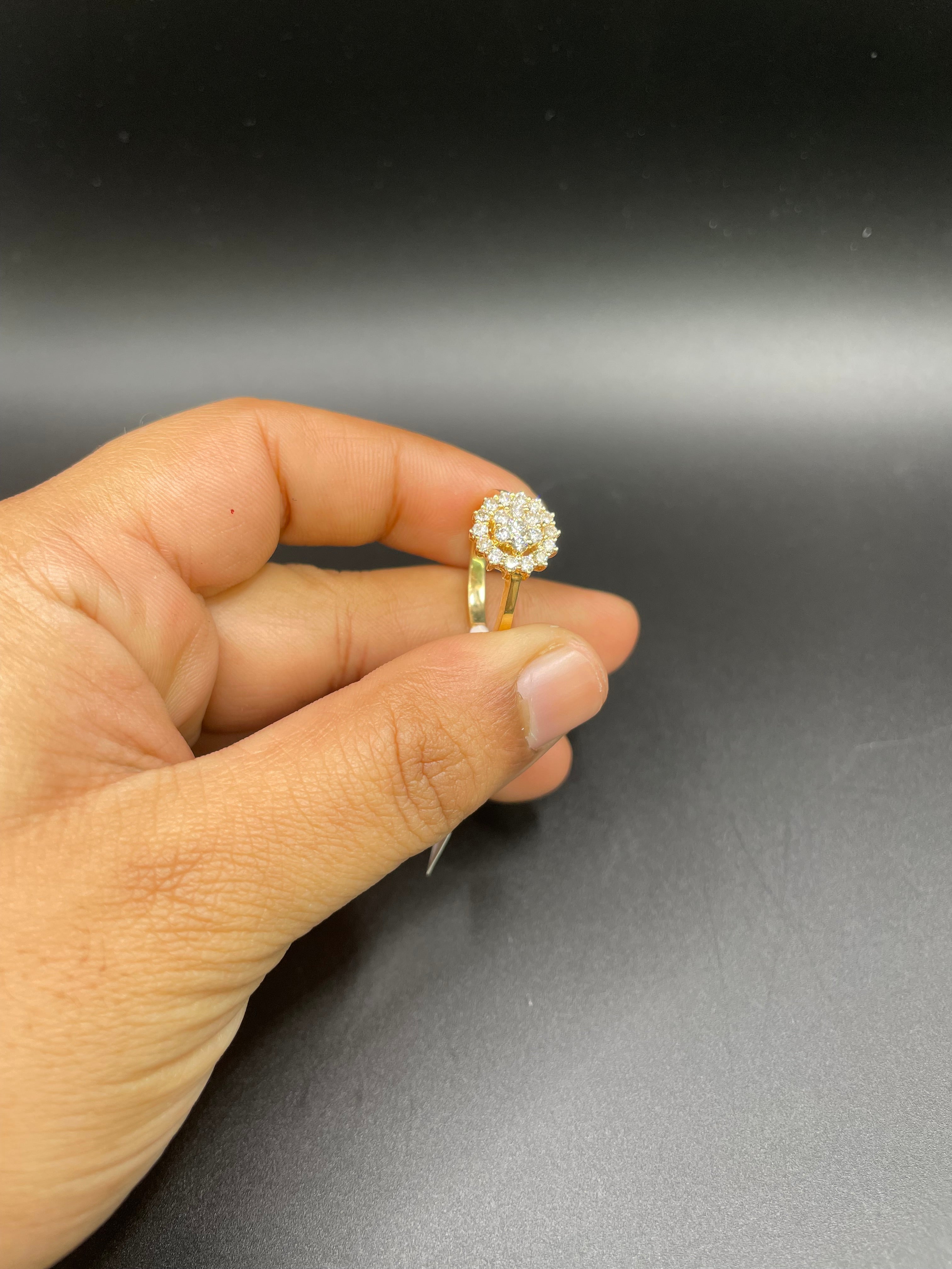 18KT flower shape gold ring with diamonds