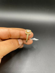 18kt gold ring with diamonds