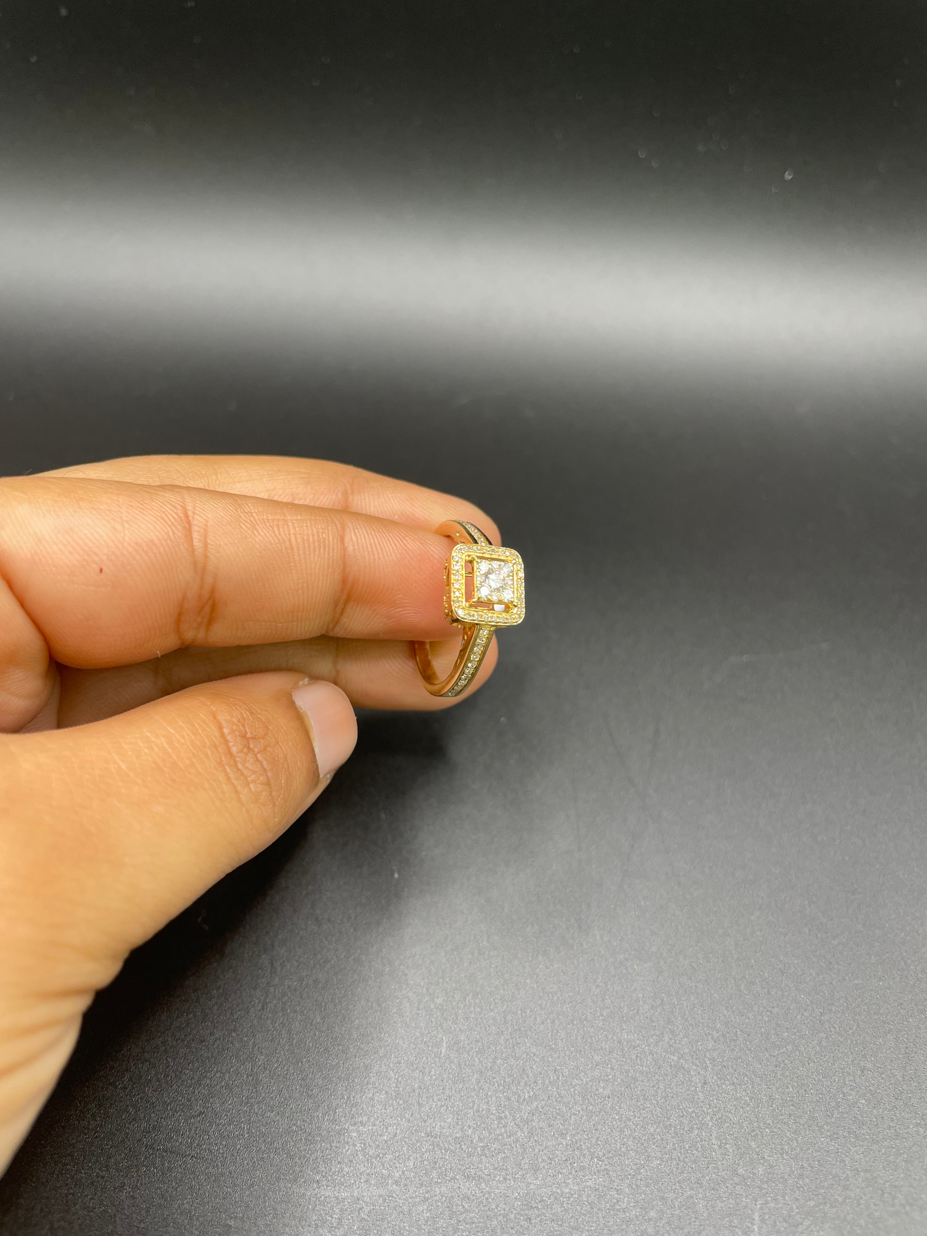 18kt gold ring with diamonds
